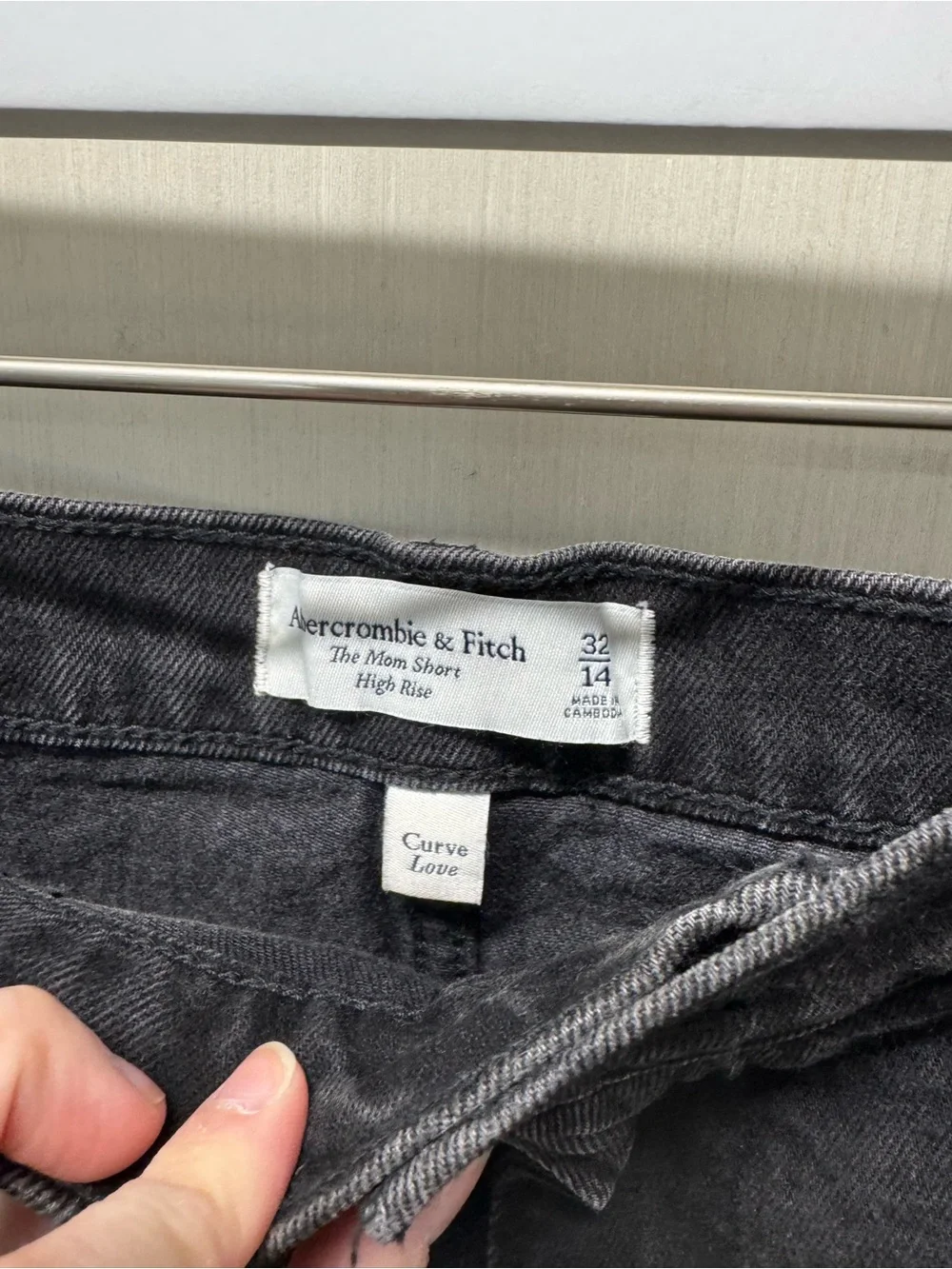 Abercrombie & Fitch High Rise Mom Short - Picture 3 of 4